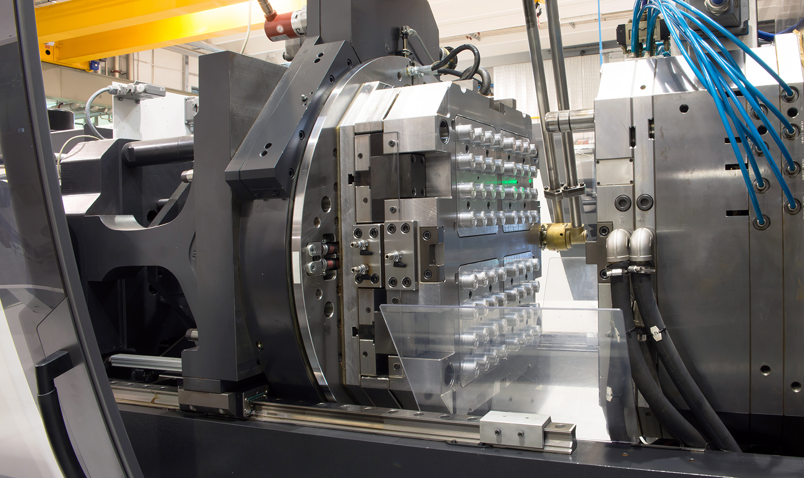 Metal Injection Molding with resilient feedstock